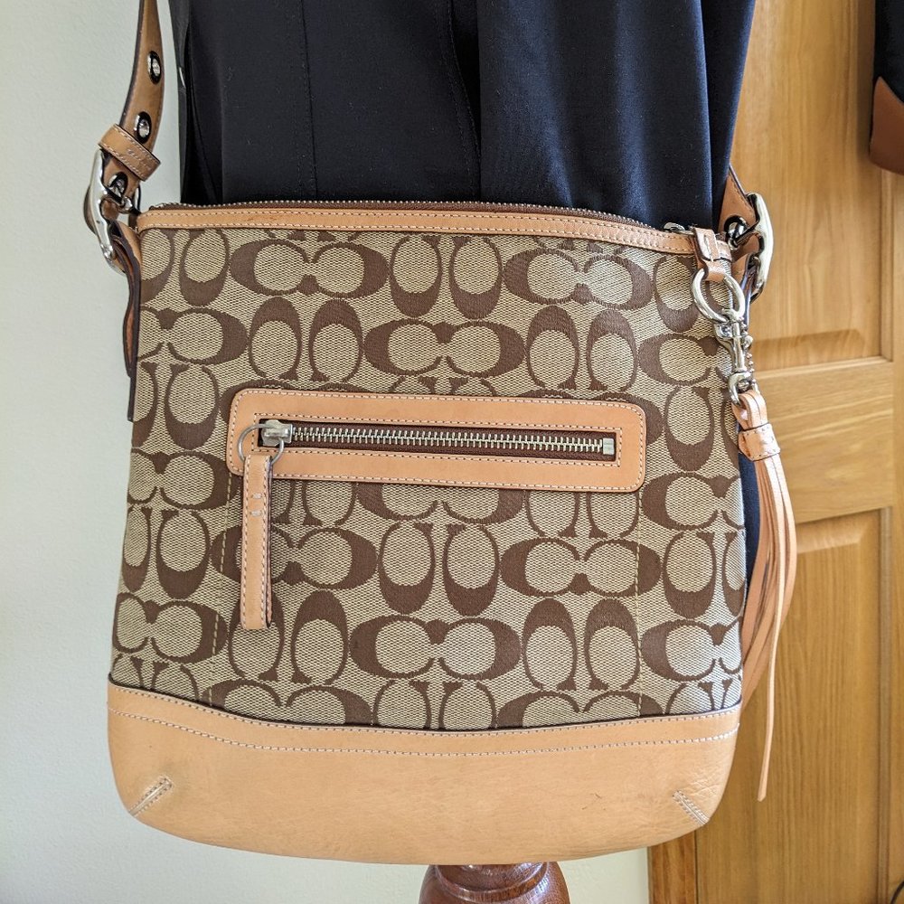 Vintange 2005 Coach 9362  Tan Jacquard  Signature Leather Crossbody Shoulder Bag